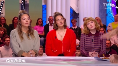 2024-11-12_-_Quotidien_-_Cats_Eyes_Interview_mp46948.jpg