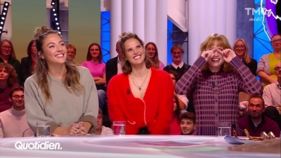 2024-11-12_-_Quotidien_-_Cats_Eyes_Interview_mp47017.jpg
