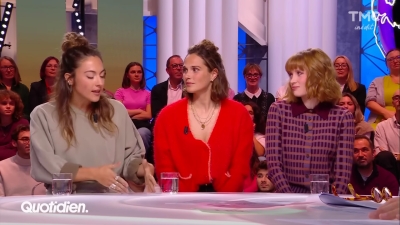 2024-11-12_-_Quotidien_-_Cats_Eyes_Interview_mp47065.jpg
